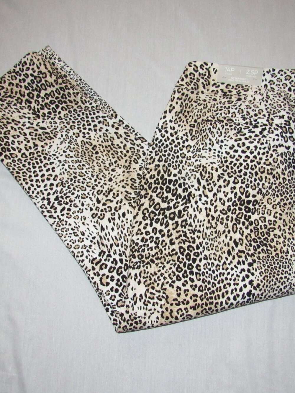 NWT Chicos So Slimming Brigitte Slim Leg Pants Size 2.5P US 14P Leopard Animal - Picture 4 of 4